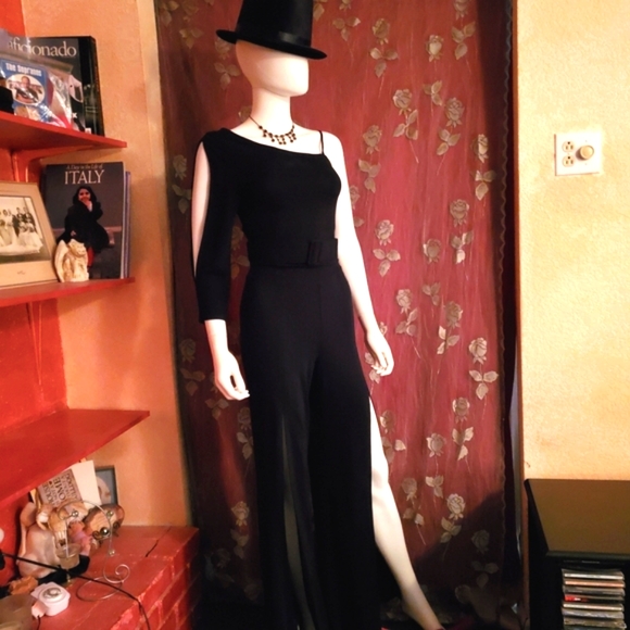 π€π₯Flawless! Gorgous Black One Shoulder & Open Leg Jumpsuit from bebe β€οΈβπ₯π€ - Picture 15 of 16